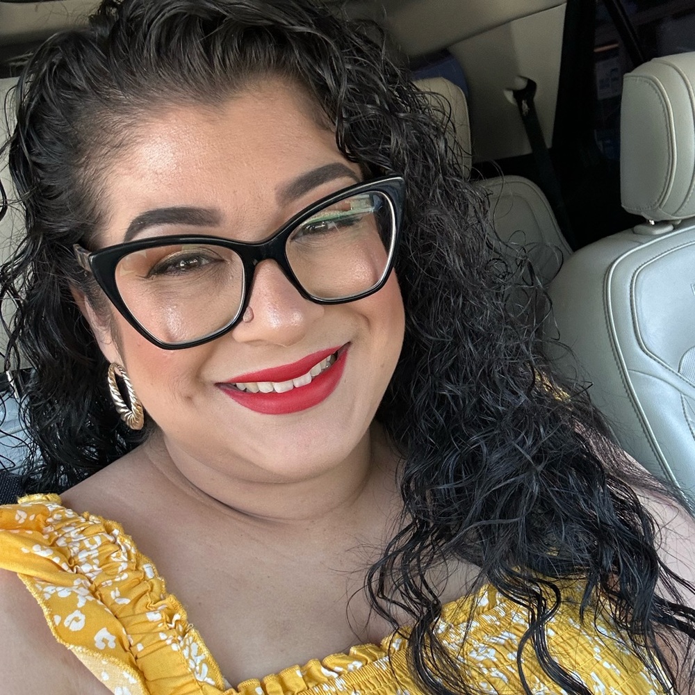 Meet your Posher, Thalia